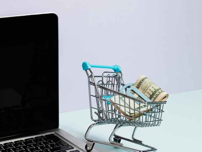 Generating intelligent content for&nbsp;e-commerce